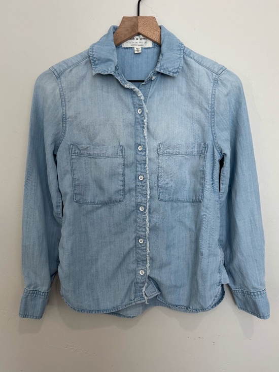 cloth & stone Tops - Anthropologie Cloth & Stone Chambre Button Down Size XS Fringe Detail